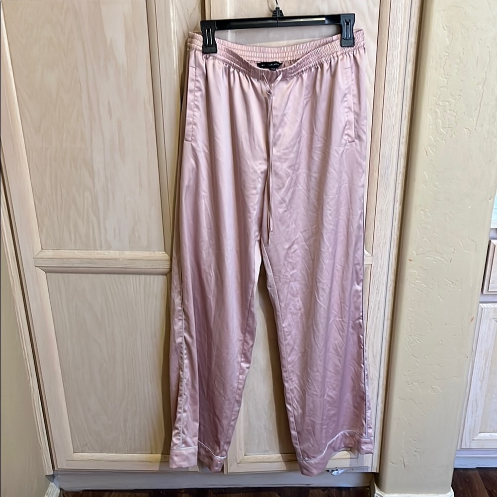 3/$30| 🌸 WHBM pink satin pajama pants